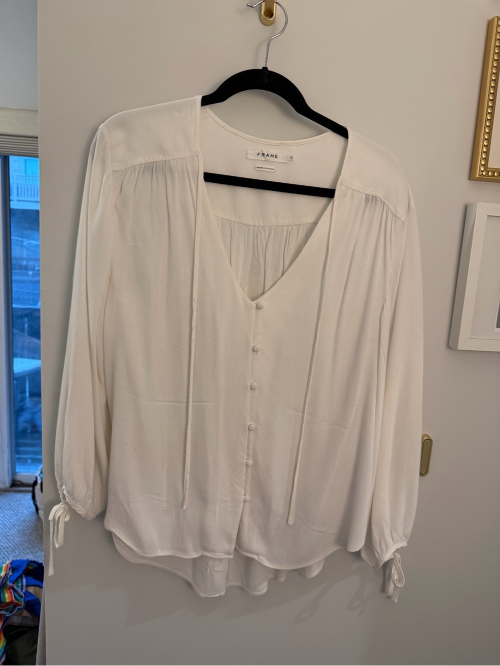 Frame Denim Cream V-Neck Button-Front Tie-Cuff Blouse